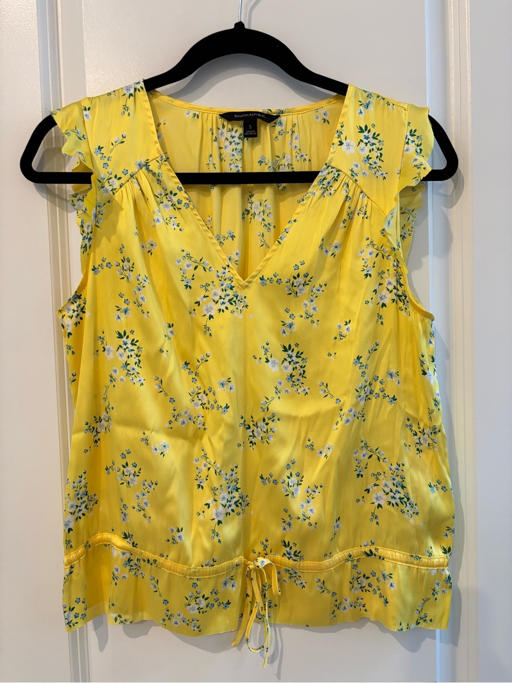 Banana Republic Soft Satin Sleeveless Ruffle Top in Yellow Floral